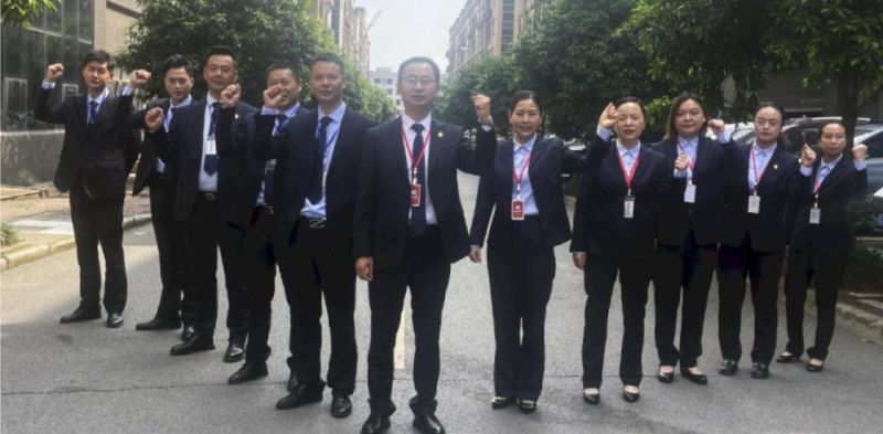 紅(hóng)冠服飾 —— 二十二年(nián)專注執法服裝生(shēng)産企業(yè) 穿紅(hóng)冠制(zhì)衣、揚紅(hóng)色文(wén)化(huà)