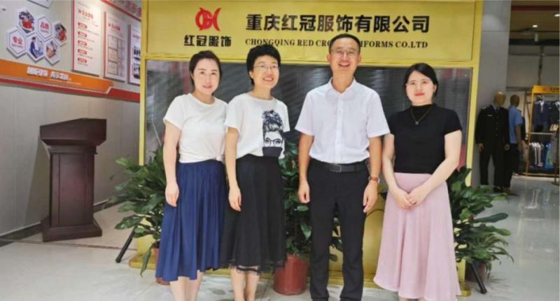 貴陽市(shì)政府駐重慶（成都(dōu)）辦事(shì)處招商二科(kē)一(yī)行(xíng)莅臨紅(hóng)冠服飾集團考察交流