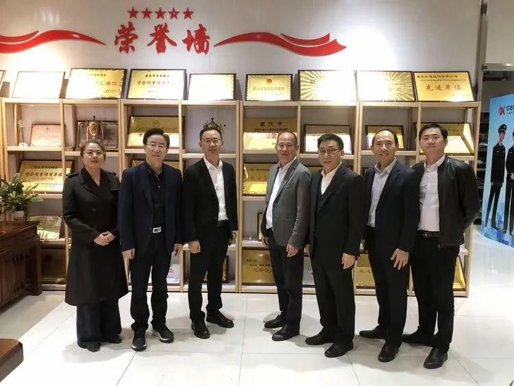 聽(tīng)心聲  獻良策  助發展 重慶安嶽商會(huì)會(huì)長(cháng)帶隊走進副會(huì)長(cháng)單位——重慶紅(hóng)冠服飾集團有(yǒu)限公司