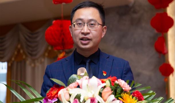 重慶市(shì)職業(yè)裝協會(huì)第二屆換屆大(dà)會(huì)圓滿完成